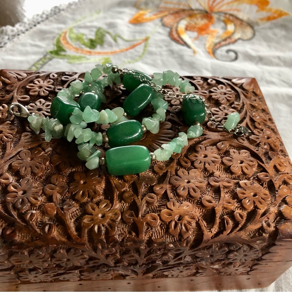 Vintage H.D.N.Y. Green Adventurine Necklace. Crystal Chips and Barrel Beads - Picture 2 of 12